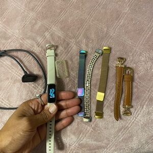 Fitbit Luxe bundle | 4 premium bands, watch face cover, charger